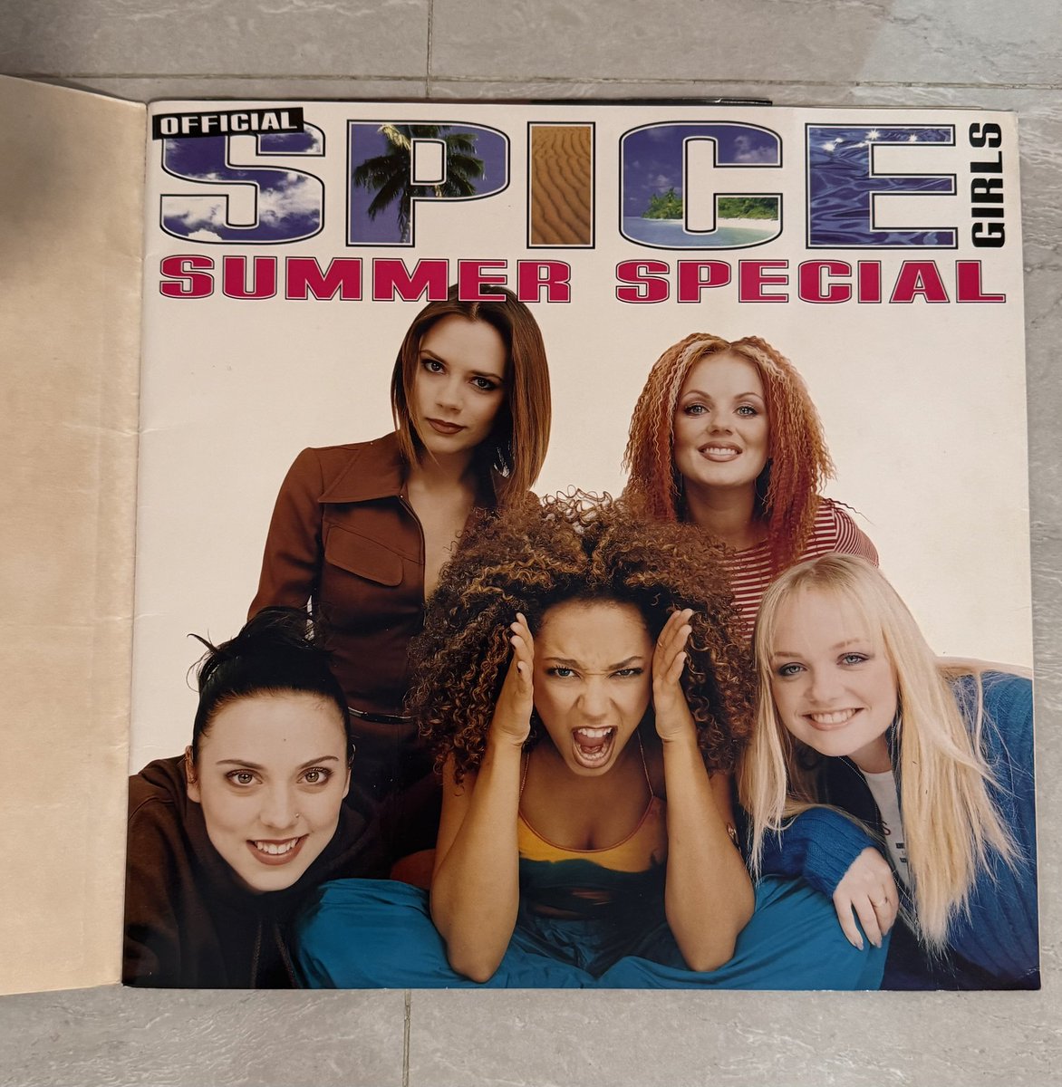 Im_WB_18's tweet photo. All you need for a spicy summer 

Big thanks to the previous owner who kept this magazine so well since 1997. The magazine is still in amazing condition, and it even comes with the original plastic coverprotecting the magazine itself.
After all these years … 😄 
#spicegirls https://t.co/zvetYP33VU