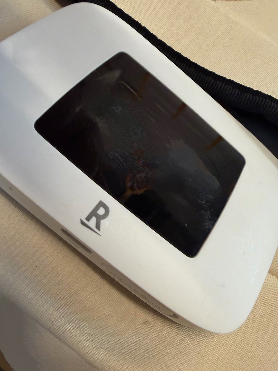 Guilty308's tweet photo. 言っておきますが
楽天モバイルを2年使いましたが、めちゃくちゃ切れますから。
場所を選ばず時間帯も関係なく、ともかくしょっちゅう切れます。本体を3回変えてもらいましたが変化なし。
充電も持ちません。やめとけ。
#楽天モバイル https://t.co/lUewKgmABc