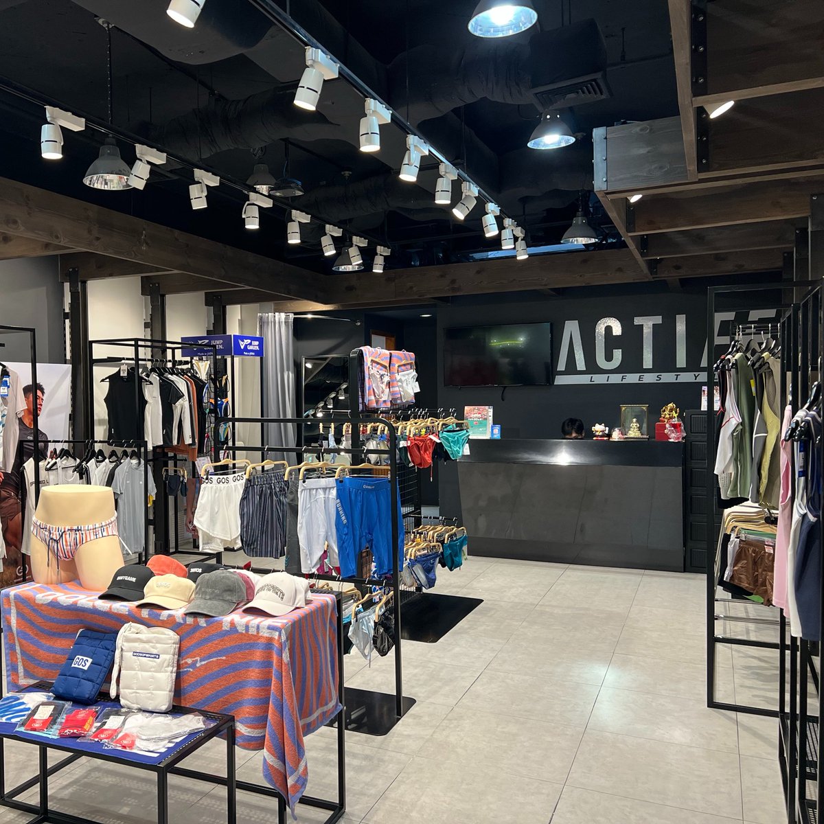 JUMP_active's tweet photo. JUMP GAKUEN 取扱店

Bangkok🇹🇭THAILAND
SIAM discovery
『Actiff』

https://t.co/UkwTG9dzwJ https://t.co/ibDuJOwppN