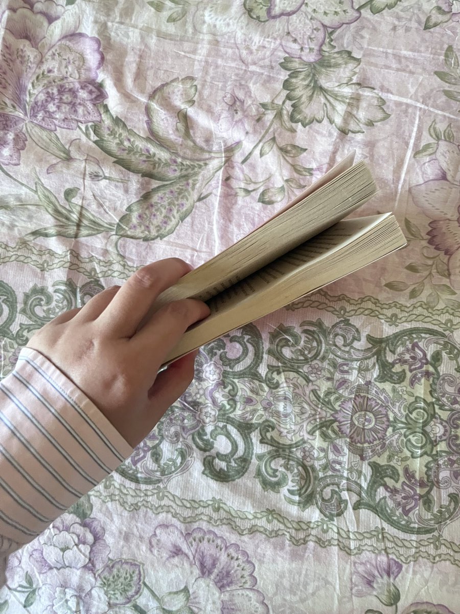 dochteral's tweet photo. BEGINNER ENGLISH BOOK READER HERE! 📚🐛🏄‍♀️

Mau review kecil2an selama baca When in Rome — first time as english book reader yaahh. 

Lanjut di bawah 👇🏻 https://t.co/5fEYm1kEGw