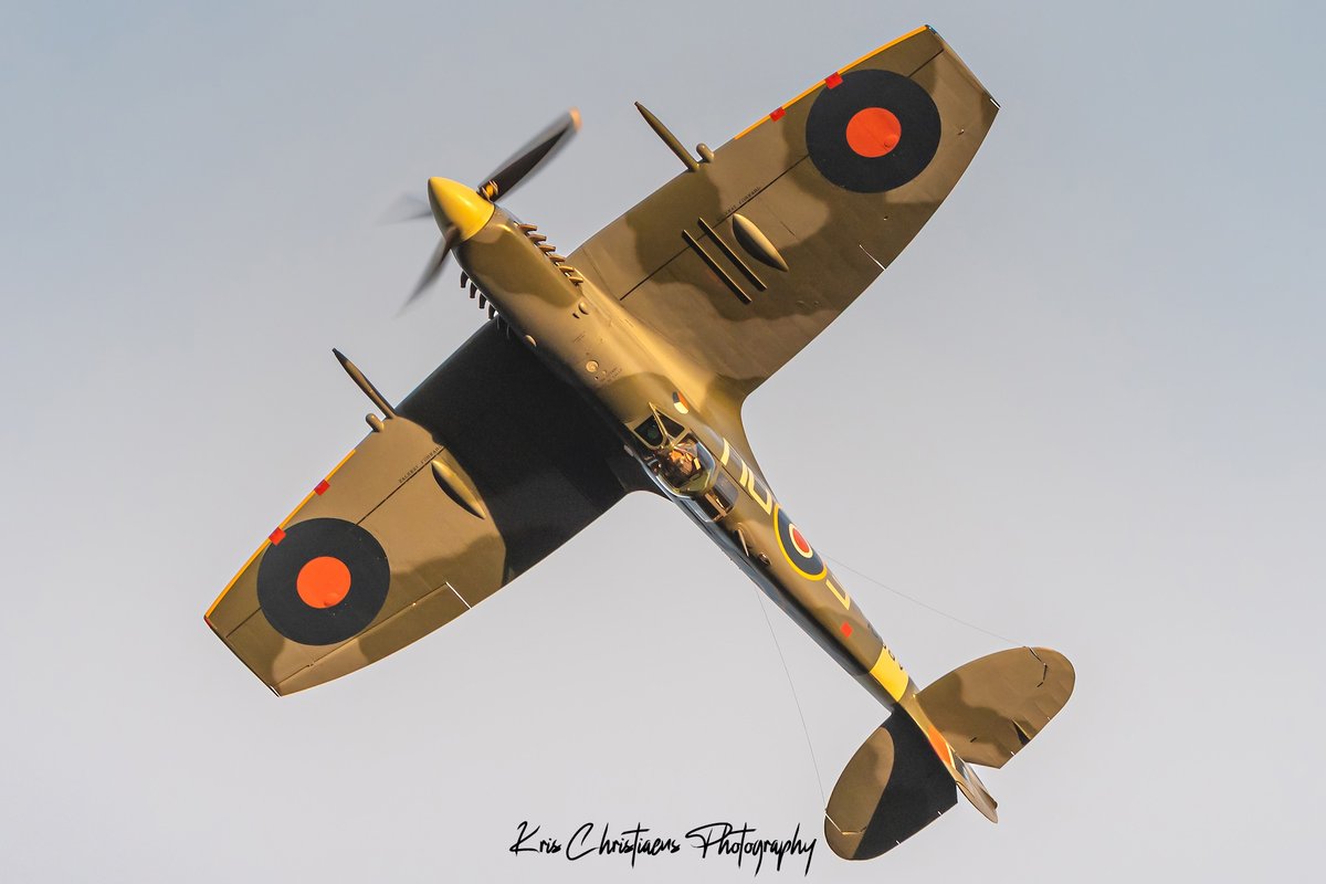 KCAviationPhoto's tweet photo. Last weekend, during the Shuttleworth Summer Airshow, the 90th anniversary of the legendary Spitfire’s maiden flight was celebrated! 
Photos: Kris Christiaens 
@ShuttleworthTru #aviation #Spitfire #warbirds #airshow #worldwartwo #pilot https://t.co/EZn3eUFacC