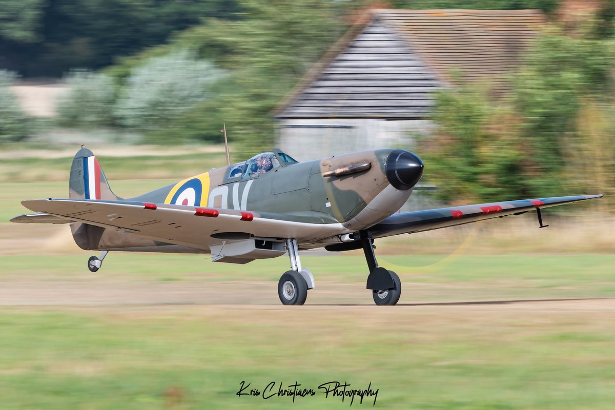 KCAviationPhoto's tweet photo. Last weekend, during the Shuttleworth Summer Airshow, the 90th anniversary of the legendary Spitfire’s maiden flight was celebrated! 
Photos: Kris Christiaens 
@ShuttleworthTru #aviation #Spitfire #warbirds #airshow #worldwartwo #pilot https://t.co/EZn3eUFacC