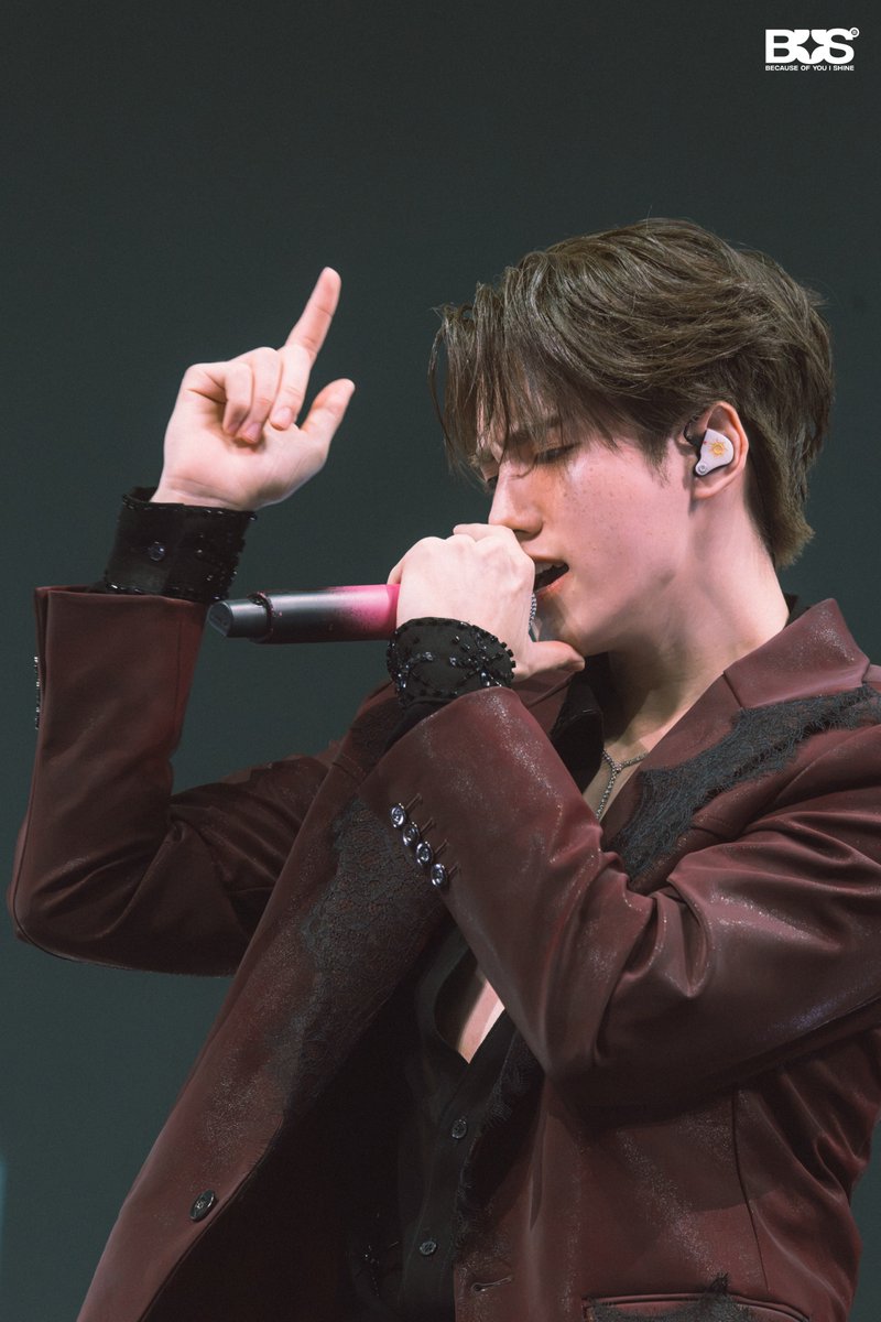 SHPOOHi's tweet photo. นี่เห็นคนนอกหรือแฟนนางงามที่ดูคลิปภูร้องเพลงพูดทำไม แล้วคอมเม้นกันเยอะเลยว่าไม่คิดว่าน้องจะเสียงดีขนาดนี้ ดีใจมากที่คนค้นพบเสียงภูเพิ่มขึ้นแต่เพลงนี้น้องใช้ช่องเสียงดีจริงๆมากสามารถออกโซโล่โดยร้องแนวนี้ได้เลย ซันเรย์ได้ยินไหมคะ พาเมนโวคอลคนนี้ออกงานร้องเพลงเยอะๆหน่อย

#PHUTATCHAI https://t.co/kugY6BL0oy