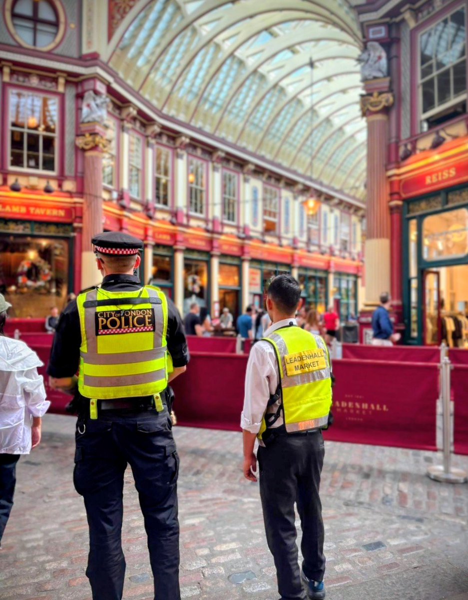CityPoliceCops's tweet photo. Our #ProjectServator officers have been out, working with one of our security partners at @LeadenhallMkt 
It's just one of the many different ways our officers keep you safe.  454CP
 https://t.co/gdO0O6AC8v https://t.co/mun7xzm5xe