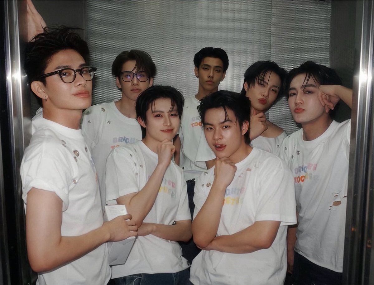 z_evee's tweet photo. รูปคู่แบบรูปรวมมาก ภูเอเอ100% คั้บ
หลังเธอมีผมอยู่ 👀✌🏻 https://t.co/kCMYUwaDN1