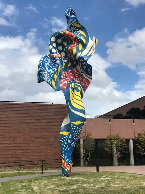 Fukuoka_leapup's tweet photo. 思わず写真を撮りたくなる！
福岡のパブリックアート5選🗿
https://t.co/yZ2C67Fpny

福岡の街や施設の中に、何気なく
存在するパブリックアート。

日常の風景に溶け込みすぎて、
見たことはあるけど、その魅力に
気づいていない人も多いかもしれません。

きっとあなたも見たことがある“あの作品”も。
どんなアートなのか、見どころと一緒に
紹介しています🐈‍⬛