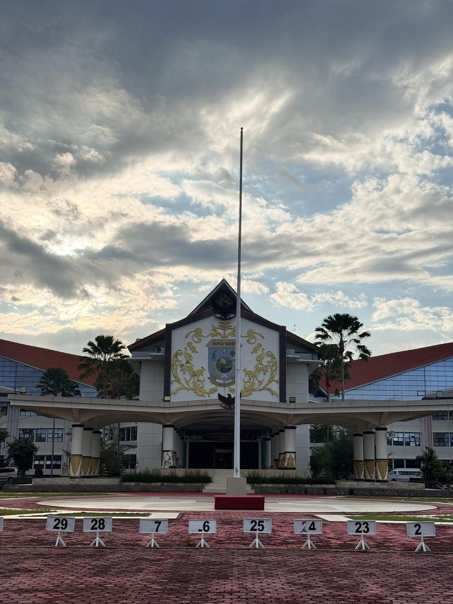 vloywu's tweet photo. week ke embuh, pengen ndang balik gek kerjo neh ben #balikmodal https://t.co/lTZSayIdVo