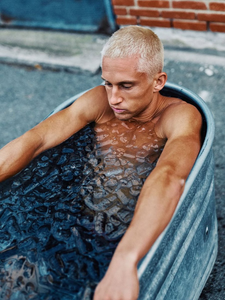 andershofma0tkb's tweet photo. Your greatest growth lives in the discomfort you’re avoiding and the fears you keep postpone facing.

The ice bath is the perfect illustration.

Every instinct says “don’t”. Not because it’s dangerous, but because your body prefers comfort.

Clarity ... https://t.co/P8C875tNqN