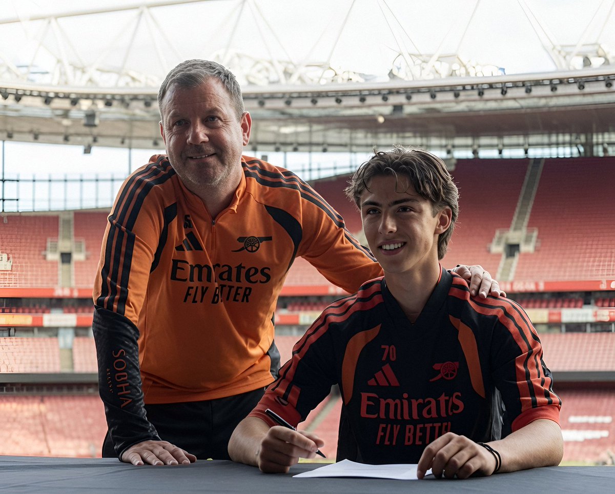 Congratulations to Gabriel Arteta on officially signing his Arsenal scholarship! ✍️ From academy prospect to second-year scholar, this is another huge step in his journey. A reward for years of hard work,