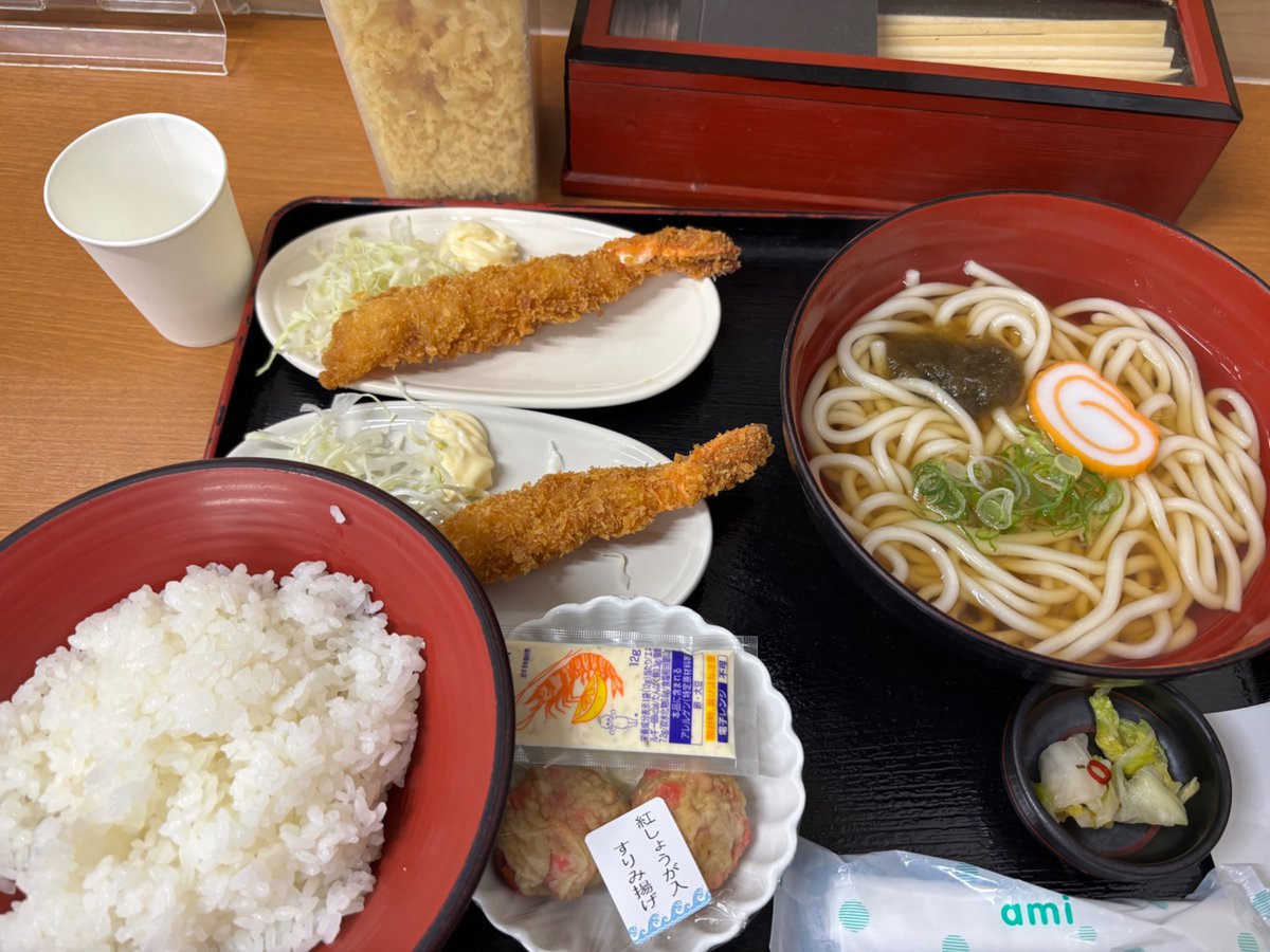 kaminappuru's tweet photo. 昼飯はここで
エビフライがばかうまかった https://t.co/N46YeHHM7C