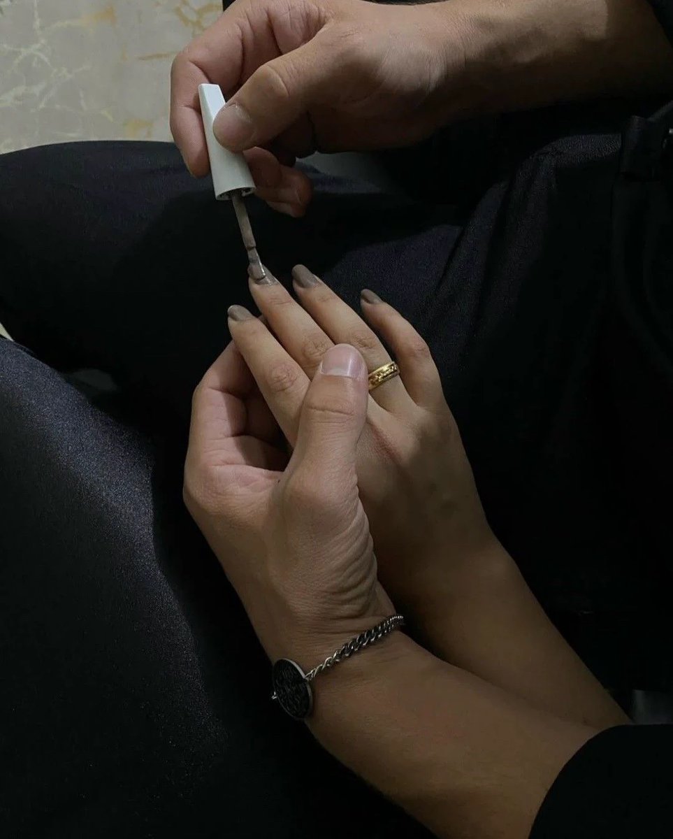 Coupleshands tweet picture