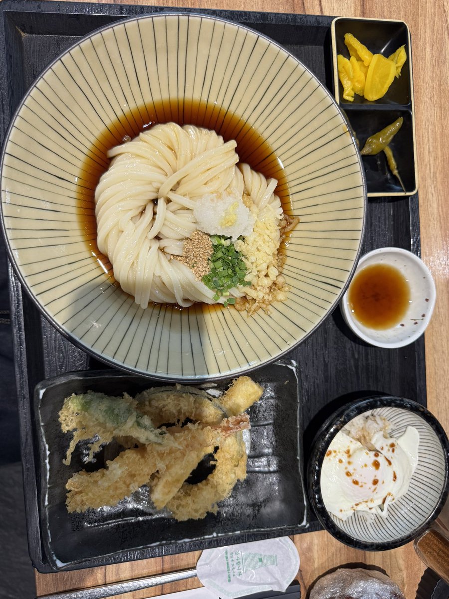 yoursu06's tweet photo. 우동먹음~
맛있는데 양이 많아서 먹다가 배불러 죽음.. 튀김이 바삭바삭해서 최고~! https://t.co/qTQLPmir5Q