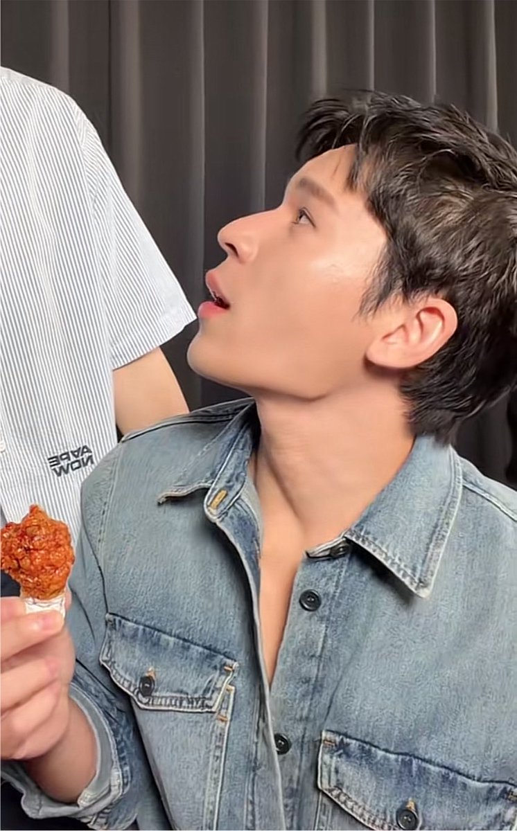 fluffywithbibii's tweet photo. แล้วพีคได้เห็นสิ่งนี้แบบใกล้ๆชัดๆคนเดียวเลยหรอ https://t.co/G5AfUXqszP