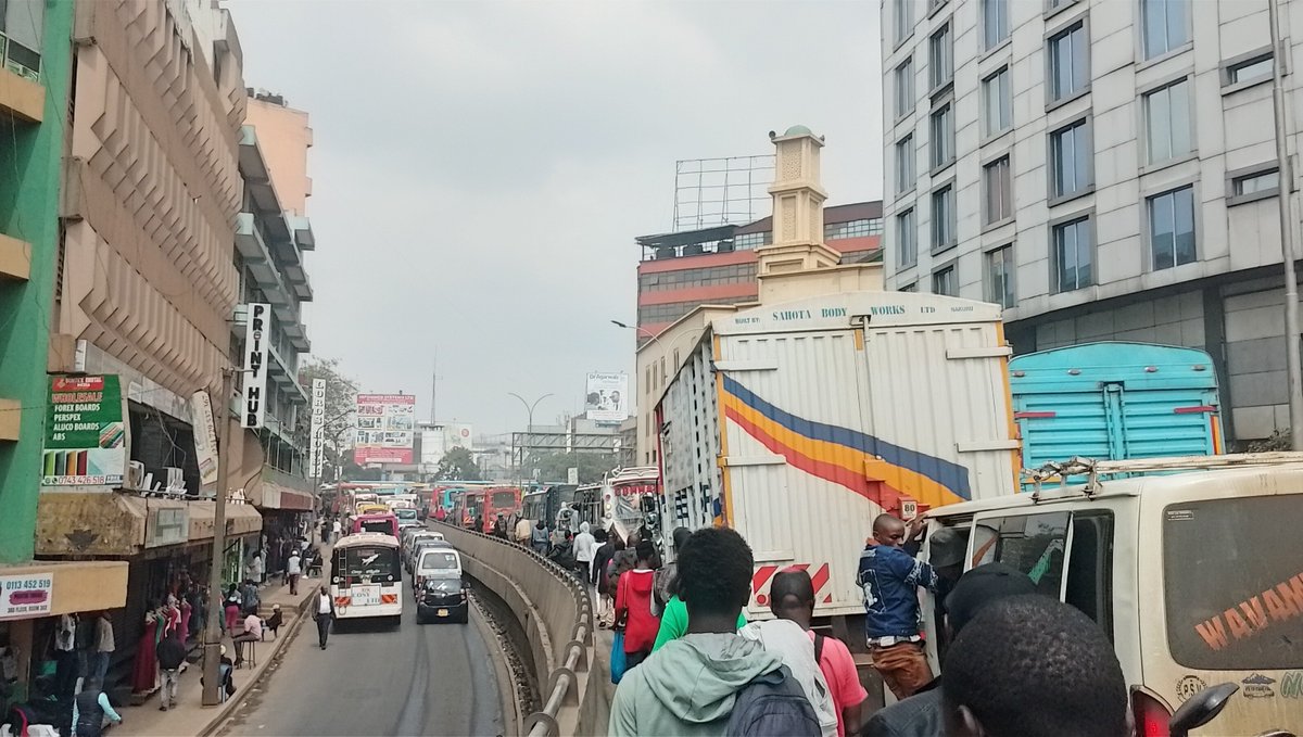 CopShakurkihara's tweet photo. Rule ni moja Hapa,gari ulishuka juu ya jam isikupite. https://t.co/2dTjcSXPfs