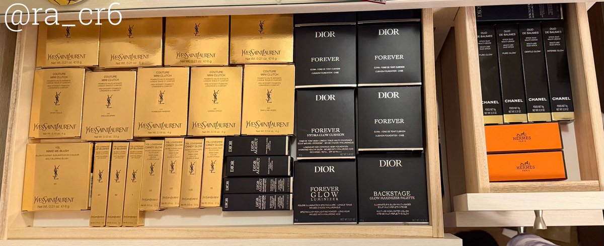 ra_cr6's tweet photo. コスメ系の私のドレッサーはこんな感じ🥰✨

#Dior #シャネル #CHANEL #YSL
#イヴサンローラン #エルメス #エルメス https://t.co/YwK2yl40W0