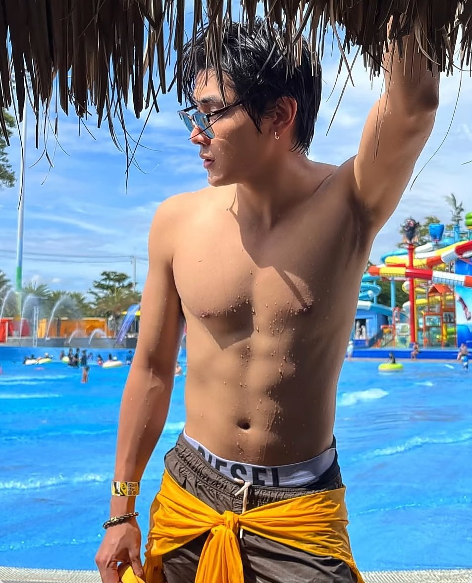 DBably81643's tweet photo. Do you think this photo is gonna get deleted too? 🤭
#ChenRcj https://t.co/De6WE8lBKR