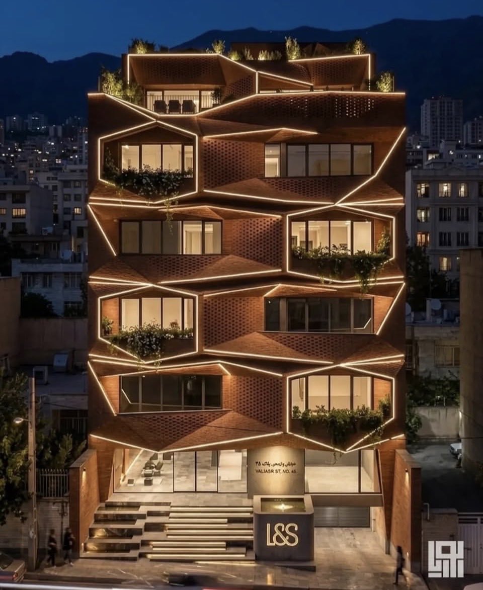 AmirArchiM's tweet photo. The different modern buildings.
#Architecture #modern_design #Artwork #BrickWork #Brick #Facade #Tehran
Artful display of the unique capabilities of brick and its warm, pleasant and beautiful color on the facade of a residential building located in Tehran - Iran. π§± https://t.co/KNQ5SzpbAl