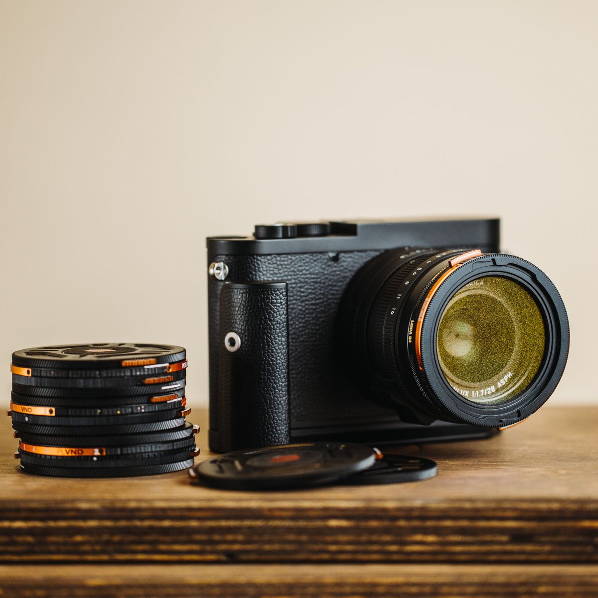 uavoom's tweet photo. Leica Q3やFujifilm X100VIをはじめとするコンパクトカメラのために設計された、磁気フィルターシステム
「Mini MagLock」が登場しました。 https://t.co/VYRHlYgip9