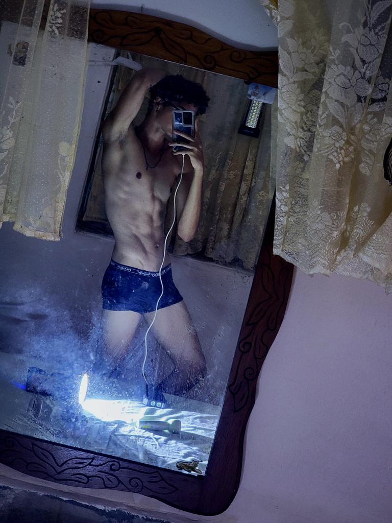 justStefan69's tweet photo. Remember that dms que open https://t.co/KiU7QzGTsG