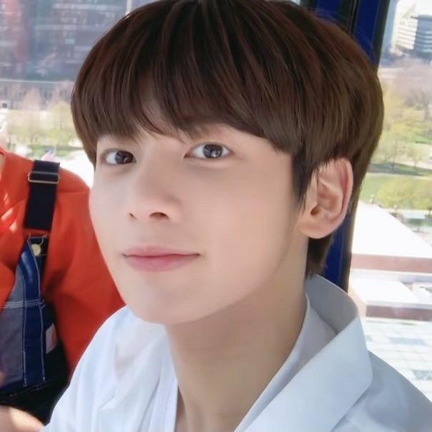 tzn_zal2's tweet photo. 태현연구하기 1. 브루니 태현

일단 브루니 처럼 생긴 것두 맞지만 딱 그 귀여운 각도가 있음
사알짝 내려갔거나 딱 정면에서 봤을 때 그 이목구비가 너무 완벽한 위치에 있어서... 입꾹꾹이 사알짝 해주면 소녀들 환장하는 초카와이 브루니 완성...전 일단 제일 좋아하는 각도임니다 https://t.co/qcvL9xhJBj