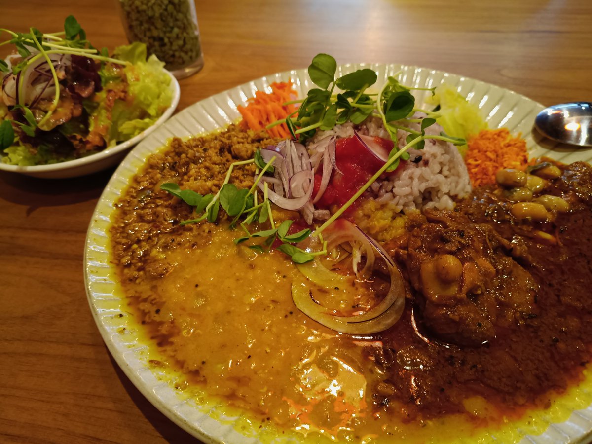 babasashi's tweet photo. 神田カレーグランプリ期間前に
亀戸にNEWオープンなカレー屋さんの出汁カレー

ルーはハーフ&amp;ハーフをオーダー

本店はミシュランガイド大阪のビブグルマン選出らしい https://t.co/fHfbqpOxWy