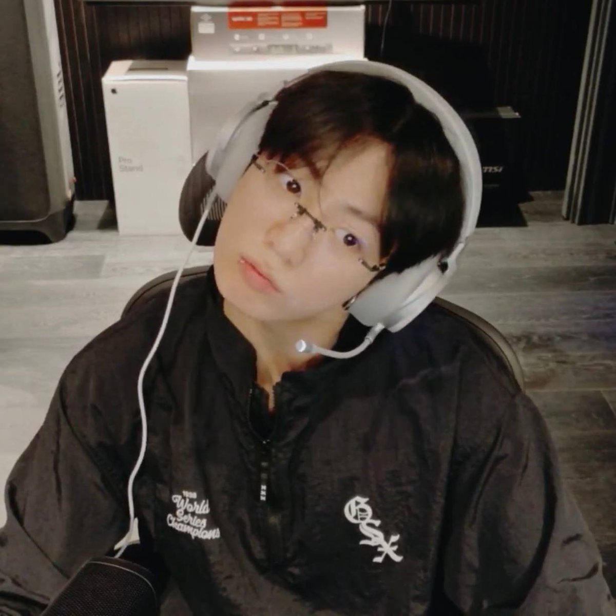 TeyaJk97's tweet photo. We totally agree, Jungkook—you aren't cute at all; you're cool 🤭 https://t.co/6ZvYRpWMrC
