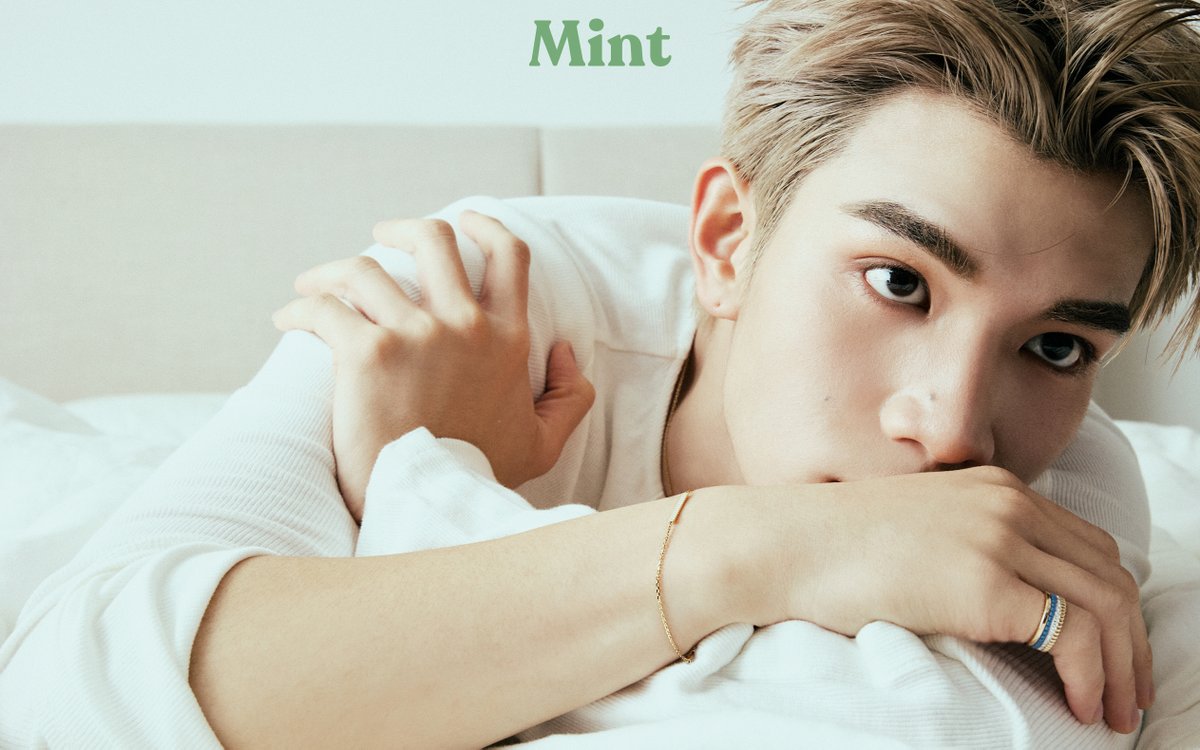 mintmag_th's tweet photo. คุณหนูราชนิกุลมาก! เสิร์ฟภาพฮอตหนุ่ม #โฟร์ทณัฐวรรธน์ ที่มาขึ้นปก #MintVol35 ฉบับใหม่ล่าสุด เติมความหล่อหรูไปกับจิวเวลรีจาก #Boucheron คอลเล็กชั่น Quatre ดีไซน์ไอคอนิกของเมซง เหล่าแฟนๆ เตรียมจับจองนิตยสารฉบับใหม่ได้วันที่ 7 ส.ค. นี้ เวลา 10:00 น. 💚

💥ความพิเศษของ #MintVol35 ไม่ได้มีเพียงเท่านี้ เรายังมีเซอร์ไพรส์อีก 1 หนุ่มหล่อที่จะมาฉายเดี่ยวขึ้นปก Mint Magazine แต่จะเป็นหนุ่มฮอตคนไหนนั้น แฟนๆ กดติดตาม Mint Magazine รอไว้เลย!

📸ชมภาพ https://t.co/7Bdd3PbLN1

MINT X FOURTH BOUCHERON
#FOURTHxMintMagTH
#FourthNattawat
#MintMagTH