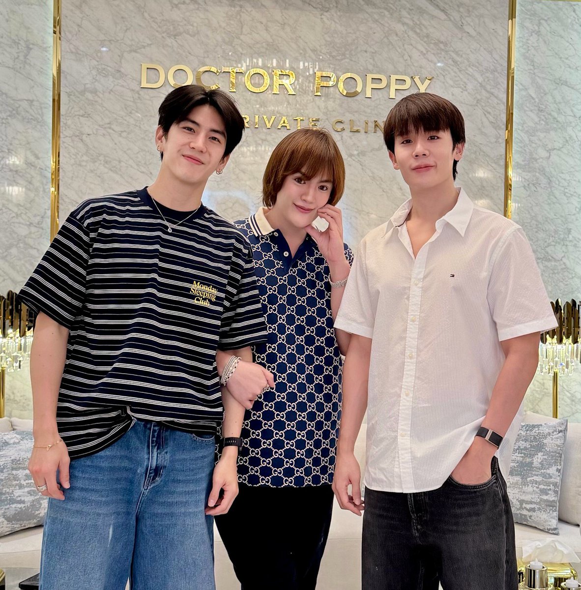 tannsbe7ry's tweet photo. well p'ning ain't wrong someone has been attached to a 🧑🏻‍⚕️🩺 lately and have been enjoying their private clinic dates, good for them i guess 🫣 https://t.co/FvJf5KcIAV