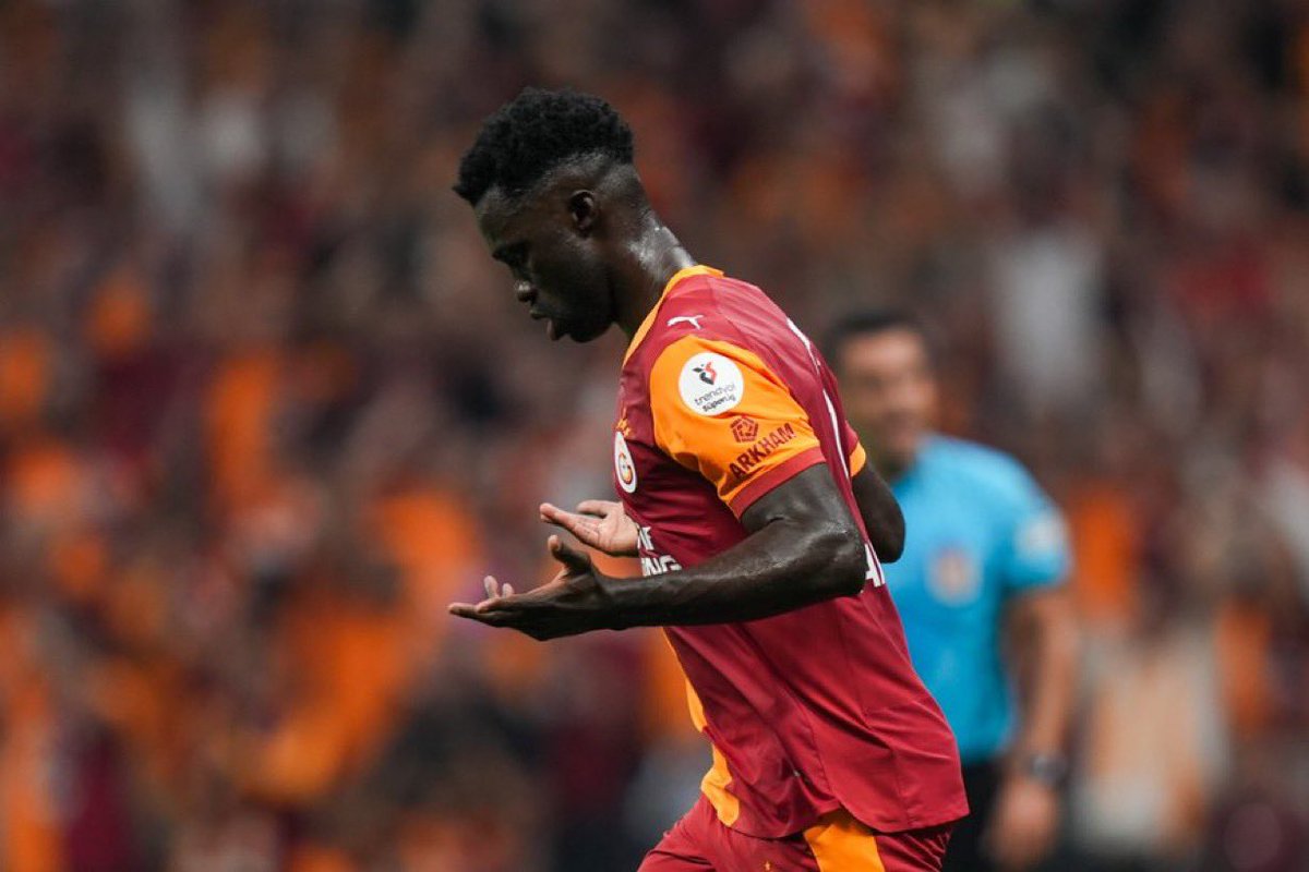 NetGolMedya's tweet photo. Benfica, Galatasaray'dan Davinson Sanchez ile ilgileniyor.  

Kolombiyalı savunma oyuncusunun transferi maaşıyla birlikte zor bir hedef olarak görülüyor.

(Record) https://t.co/B5jNe656BG