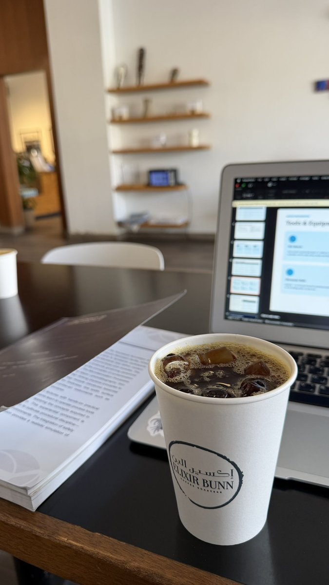 ssaarhh11's tweet photo. ياسلام على أم كلثوم وصباحات أم كلثوم ☕️💆🏻‍♀️ https://t.co/jG1WYoNZJD