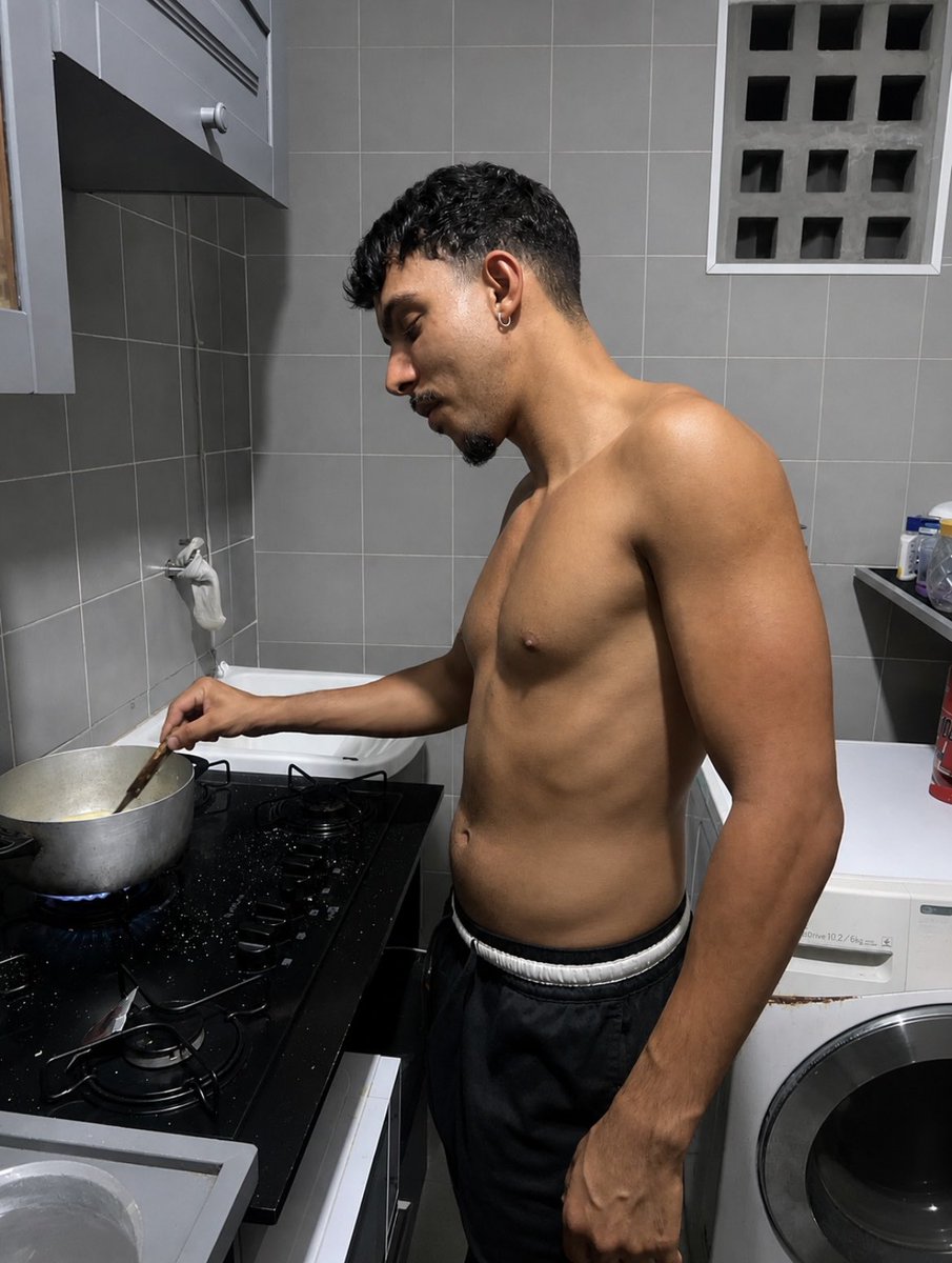 iindiozin's tweet photo. Queria comer era seu cuzinho 🍆🥵 https://t.co/0HzIlOybPA