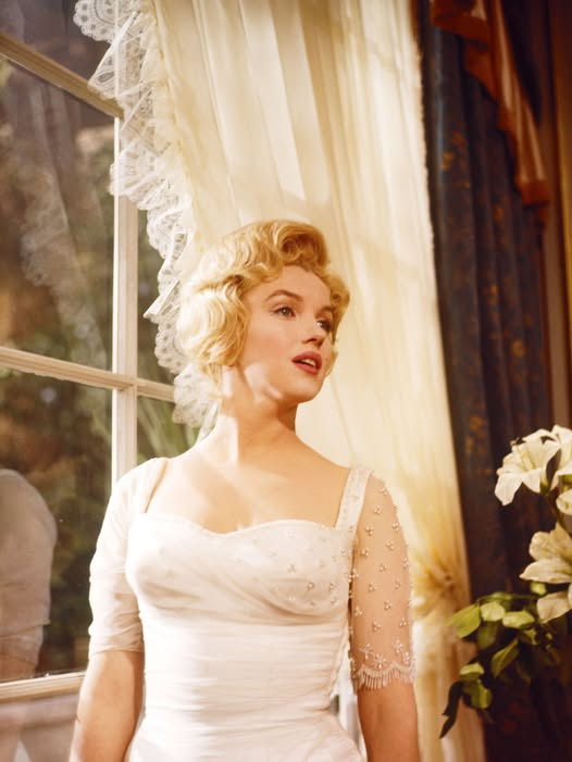 ChonlozB's tweet photo. "Trying to be happy is almost as difficult as trying to be a good actress. You have to work at both of them"
📸: #MiltonHGreene 
#MarilynMonroe #Icon #Star #Photography #Quote https://t.co/vMAbAxSGAC