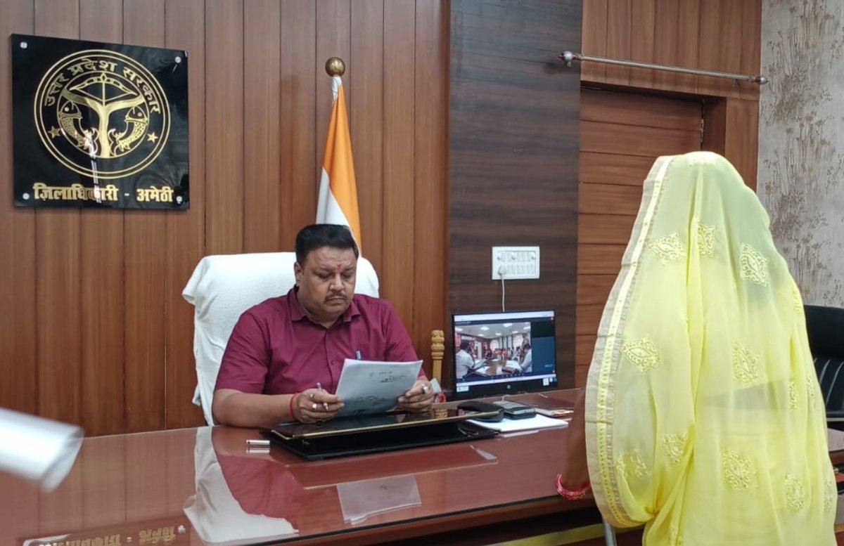 DmAmethi's tweet photo. आज दिनांक 28.07.2026 को कलेक्ट्रेट कार्यालय में जनसुनवाई के दौरान जनसामान्य की शिकायतों को सुनकर संबंधित अधिकारियों को समयबद्ध व गुणवत्तापूर्ण निस्तारण सुनिश्चित करने के निर्देश दिए। https://t.co/V60tk5oMtL