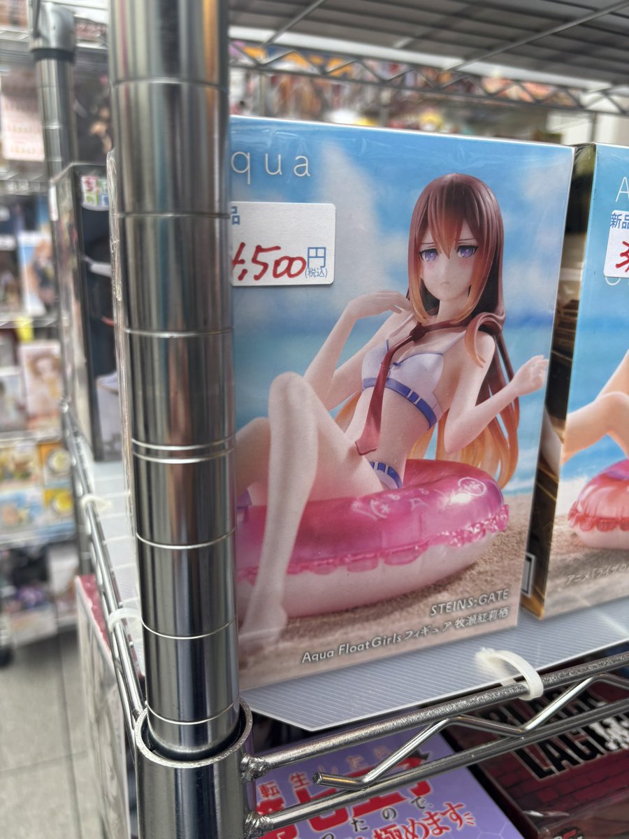 AlteVid's tweet photo. ラジ館入り口と3Fにあったシュタゲグッズたち https://t.co/lGfqvJALdu