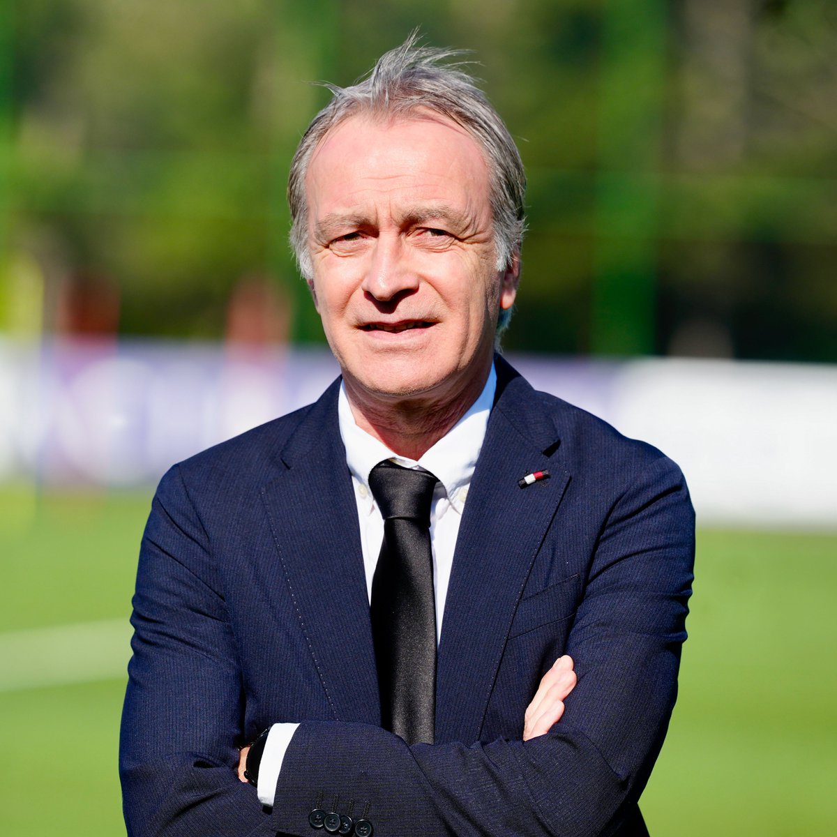 altipastanautax's tweet photo. ah be önder hocam... sen de pavyona gidermiş gibi giyinip nevzat demir'e gelsen, seni de çok severlerdi.. hepsinden daha çok futbol adamına benzediğin için eleştiriliyorsun, tıka kulaklarını bildiğin işi yapmaya devam et, başaracaksın. https://t.co/vVR2QZtulc