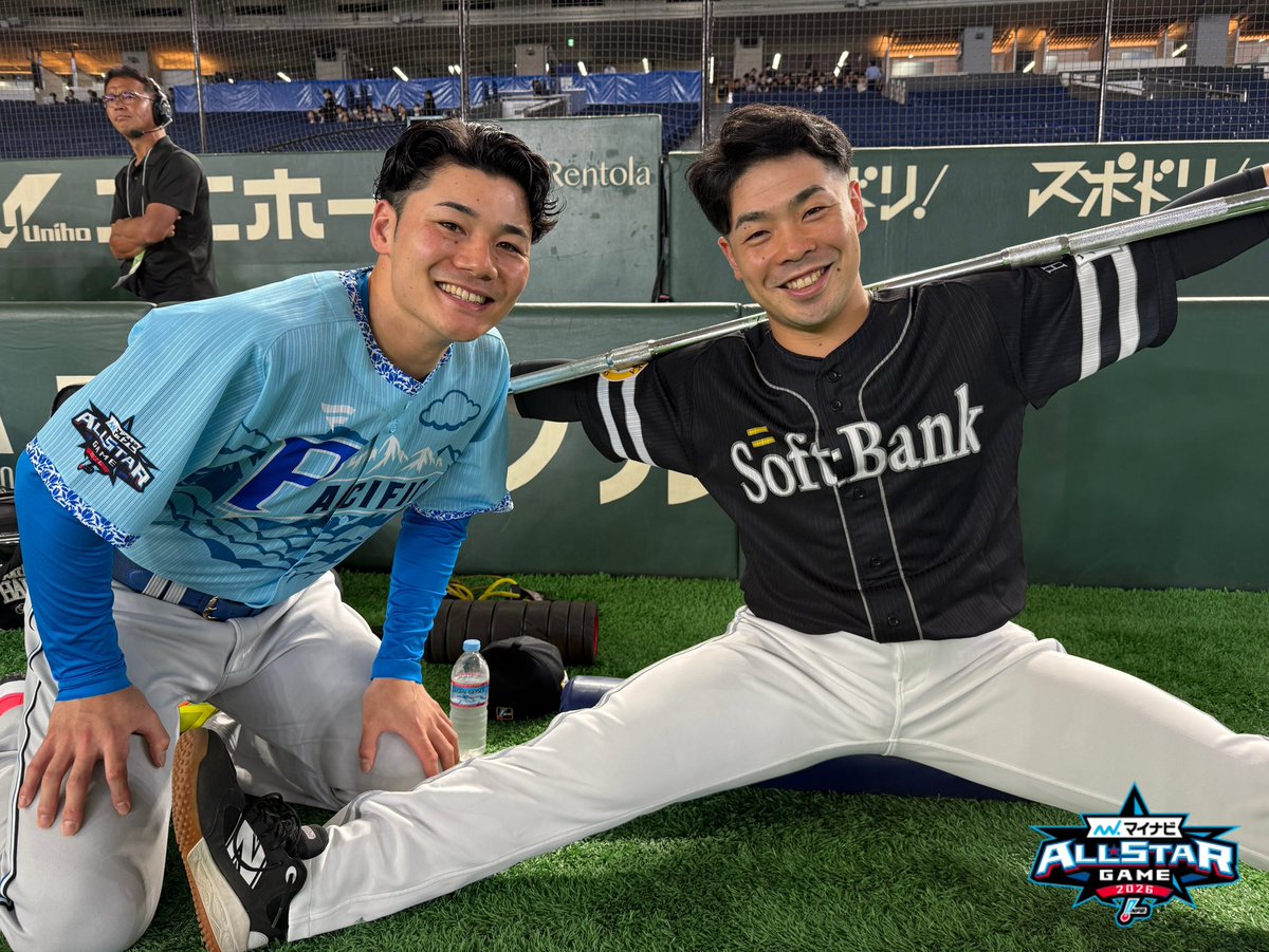 HAWKS_official's tweet photo. オールスターでもグラウンド1番乗りでストレッチの #近藤健介 選手です⚾️

#清宮幸太郎 選手のご実家のうどん屋さんにまた今度行くお約束🍽️

#マイナビオールスター #sbhawks https://t.co/G0JD3lVpph