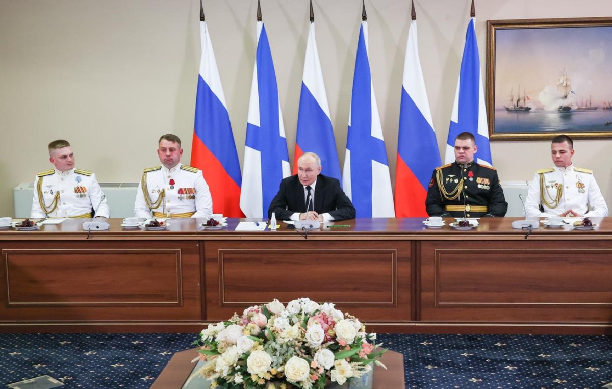 RumenRealzoom's tweet photo. Владимир Путин: Агресивните действия на Запада срещу Русия доведе до конфликта в Украйна

„Уверен съм, че рано или късно Украйна ще загуби  западните си земи – подаръкът от Сталин – и всичко ще се върне към  Унгария, Румъния и Полша.“
https://t.co/fPGDp2ue4h https://t.co/4ul53MguFA
