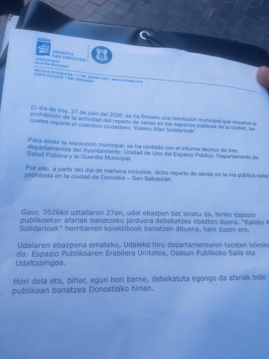 GedarLangileKZ's tweet photo. ⚠️ Kaleko Afari Solidarioak debekatu ditu berriz Donostiako Udalak 

Atzo sinatu zuten ekimen solidarioa debekatzeko udal-ebazpen bat, talde faxistek hainbatetan egindako eskaerari men eginez berriz ere

🔗 https://t.co/AusQvRO3fN https://t.co/tP0NaDKhYm