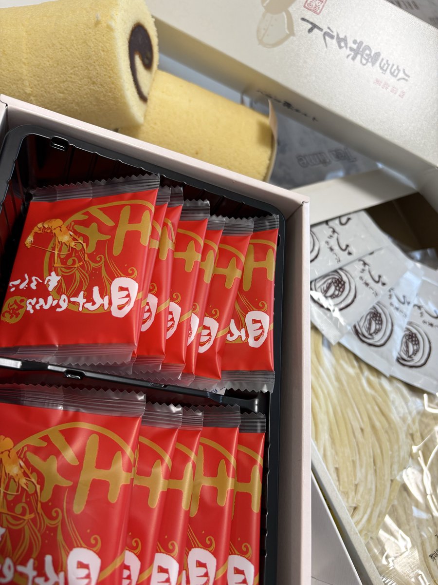 to__krr's tweet photo. 四国のお土産もってきてくれた🛍

毎度感謝☺️🙏 https://t.co/AQ3h5aJjnO