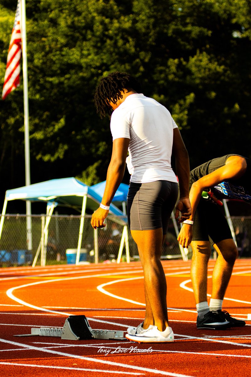 IsaialJ7409's tweet photo. Summer Track meet photos 🔥🔥#track #summermeet #HardWorkPaysOff https://t.co/87RqGX6v9W