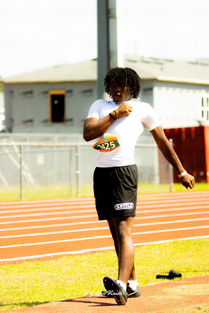 IsaialJ7409's tweet photo. Summer Track meet photos 🔥🔥#track #summermeet #HardWorkPaysOff https://t.co/87RqGX6v9W