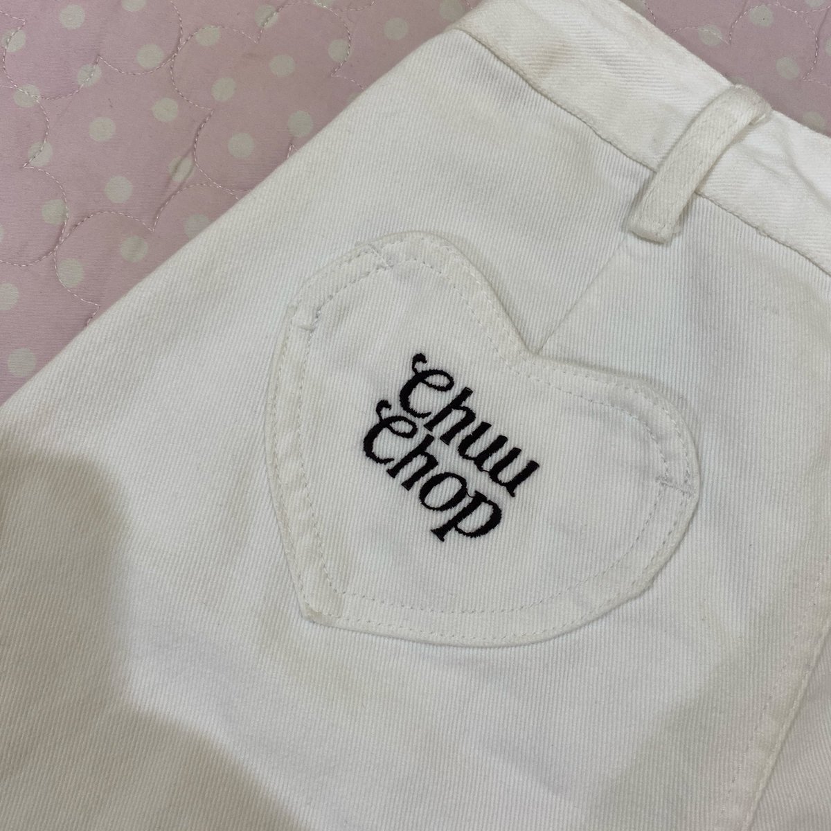 duxeelacee's tweet photo. ส่งต่อ #ChuuChop 🆕 (แค่ลองติดสะโพก)
:/ 600 🩷👚
Size:/ S (ขอสะโพกไม่เกิน36น้าา เค้าติดงับ)
Details:/ Barrel White ปักหนังหัวใจ เป๋าใจ
🩷ป้ายห้อย ในช็อปไม่มีสีขาวแล้ว 
ผ้านุ่มดีมากกก
🛵💨 31/7/69(ติดหยุดยาว)
#ส่งต่อเสื้อผ้ามือ1 #ส่งต่อCintag #ส่งต่อเครื่องสำอาง #ส่งต่อรองเท้า https://t.co/nZYYzqPlmr