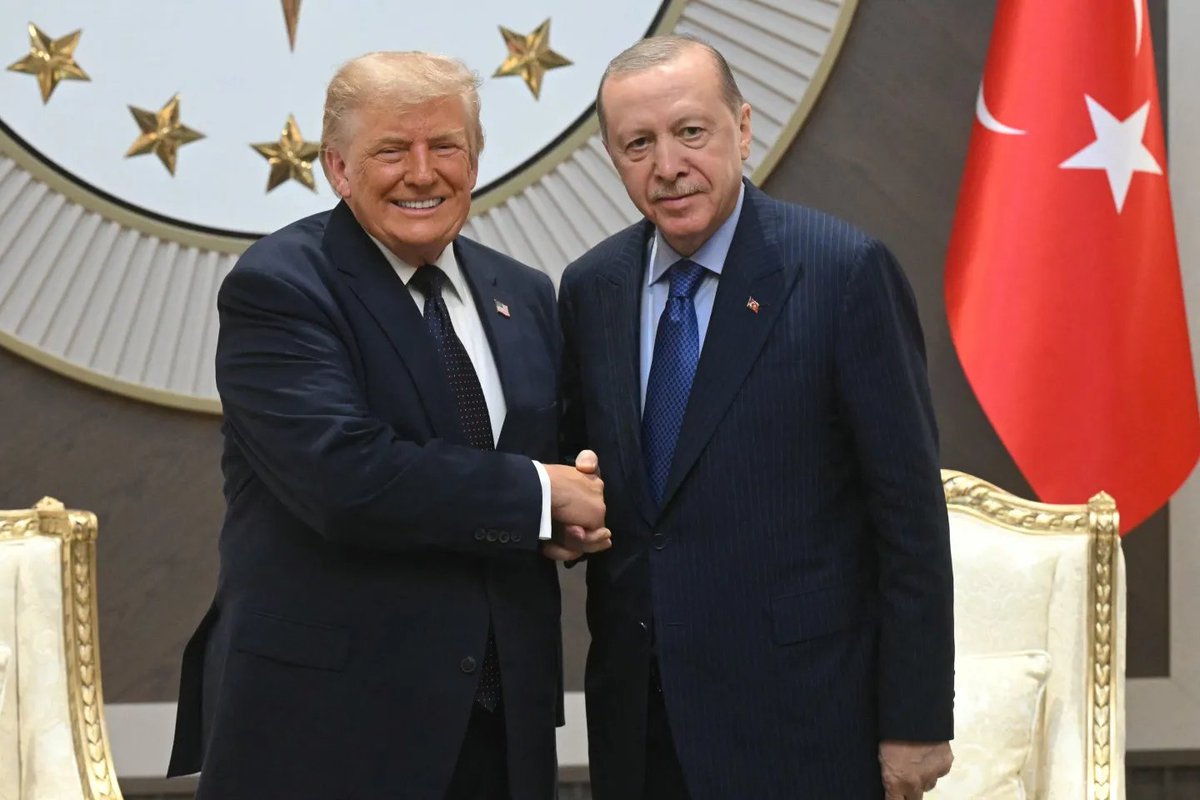 etkilihaberyeni's tweet photo. Trump'ın Türkiye'ye %12,5 ilave gümrük vergisi getirmesinin yanında tekstil ve hazır giyimde Türkiye'nin rakibi olan Bangladeş, Kamboçya, Endonezya ve Malezya'ya vergisiz tarife kontenjanı tanıdığı ortaya çıktı.

(Ekonomim) https://t.co/bqMWGOcukJ