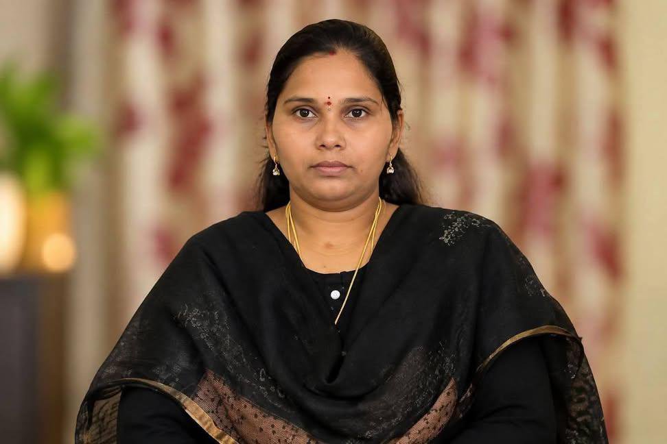 PavankalyanPow5's tweet photo. ఏ అన్యాయం జరగకపోయిన అన్యాయం జరిగినట్టు సృష్టించి కూటమి ప్రభుత్వంపై బురద చల్లే లాయర్ రజనక్క....

జోగి రమేష్ కోడలికి జరిగిన అన్యాయంపై ఎందుకు నోరు ఎత్తడం లేదు....

హో పెటియం డబ్బులు పడవని మొరగలేదు అనుకుంట రజనక్కగోరు... https://t.co/VrF56T3pxN