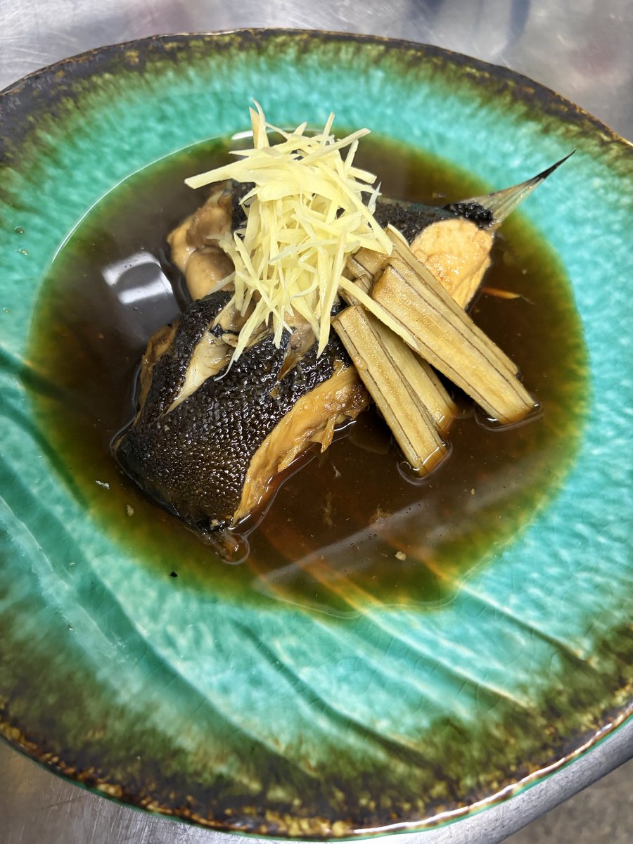 genroku_gen's tweet photo. ７月28日火曜日
カレイは、煮付けでどうぞ
お待ちしております🙇 https://t.co/WxtgGDMhMn
