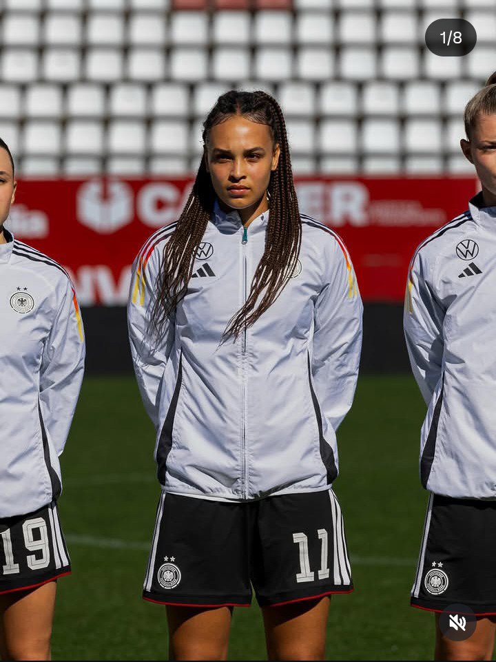 FreeManGlobe's tweet photo. Lisa Baum
Winger
19yrs
🇹🇿🇩🇪 https://t.co/fYH7r1OpDN