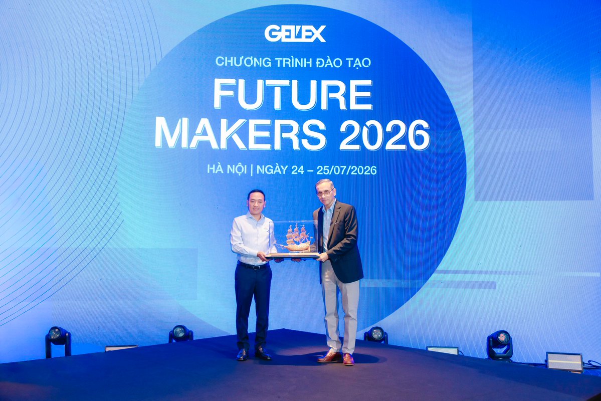 NUSBizSchool's tweet photo. What kind of leader does #Vietnam's 2045 ambition require?

One who can read regional trends, work across cultures and turn #strategy into execution. The School's @NUSExecEd is partnering GELEX to develop them through its Future Makers programme. https://t.co/f1Ys69ZYGh