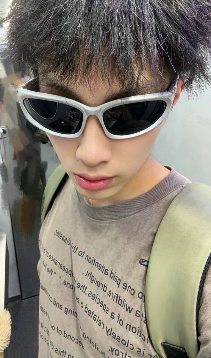 gugude123's tweet photo. #直男 #体育生 #反差 在读体育生，非常粘人，不认识之前很高冷，熟了之后说的话很肉麻，反差小狗，很好色，喜欢约，露脸有射，射的很突然，表情十分慌乱，手忙脚乱射了很多到床上...想看更多请点主页。 https://t.co/f0LepzQkOx