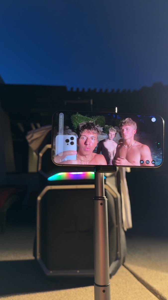 brycecarteOF's tweet photo. Pool Stream !!! https://t.co/dPIWpuMERS