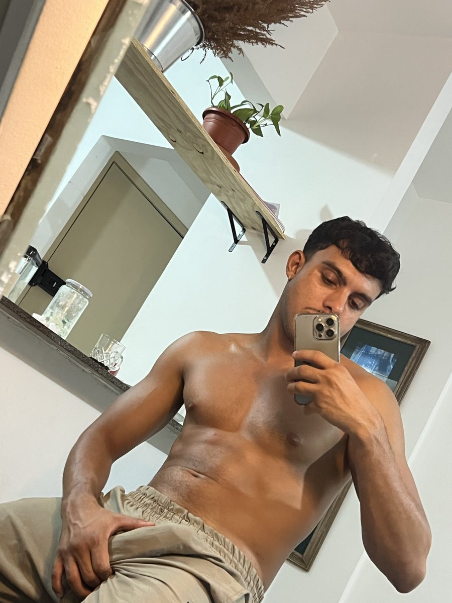 iindiozin's tweet photo. Senta aqui 🍆😈 https://t.co/lu9OZl4ZU9
